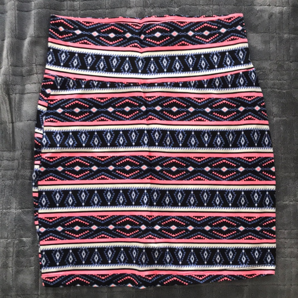 MINI SKIRT WITH STAND OUT DESIGN